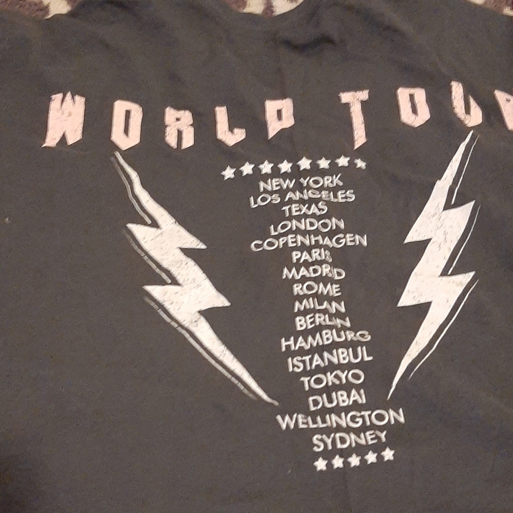 Grayson/Threads Hello Gorgeous tshirt - Picture 3 of 5